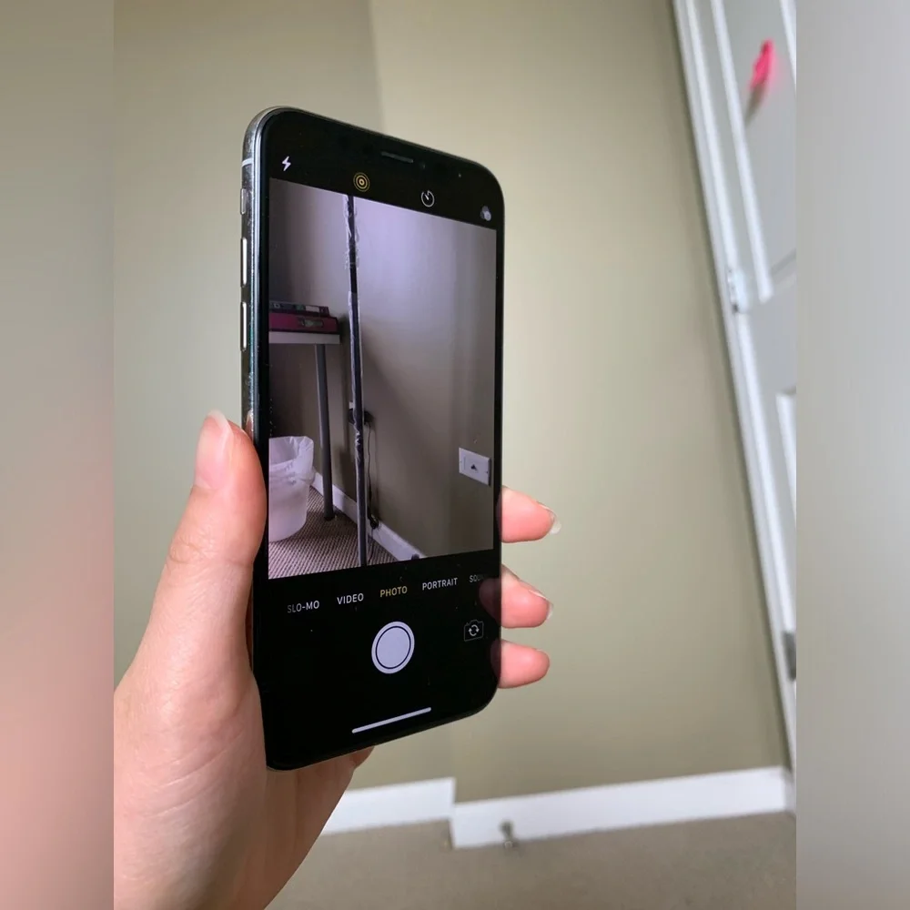 Apple IPhone X White 256 GB Unlocked & black phone case